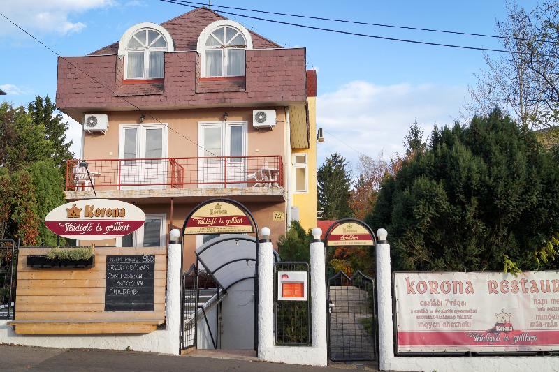 Korona Panzió Budapest Acomodação com café da manhã Exterior foto